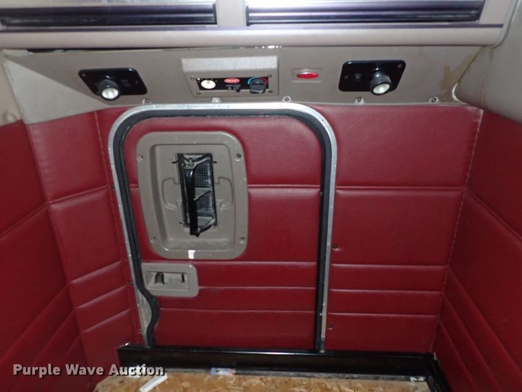 image for item DJ5675 2007 Peterbilt 386  semi truck