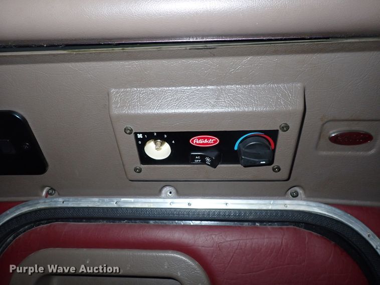 image for item DJ5675 2007 Peterbilt 386  semi truck