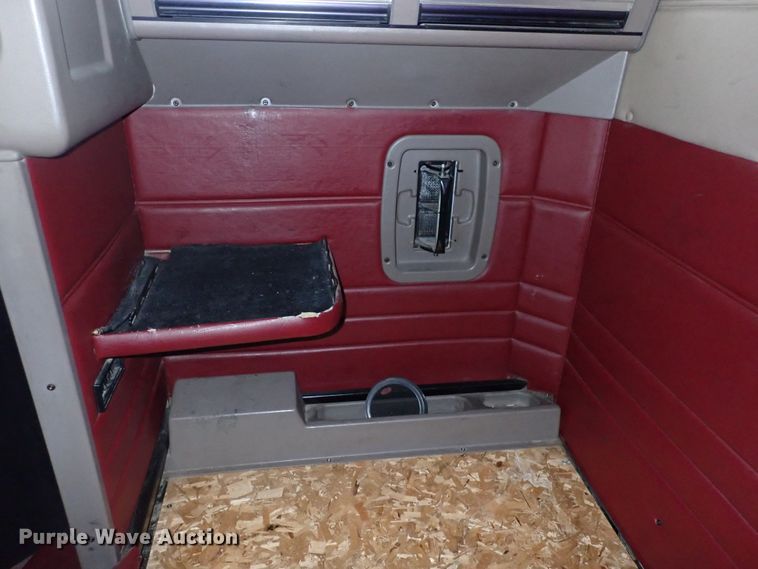 image for item DJ5675 2007 Peterbilt 386  semi truck