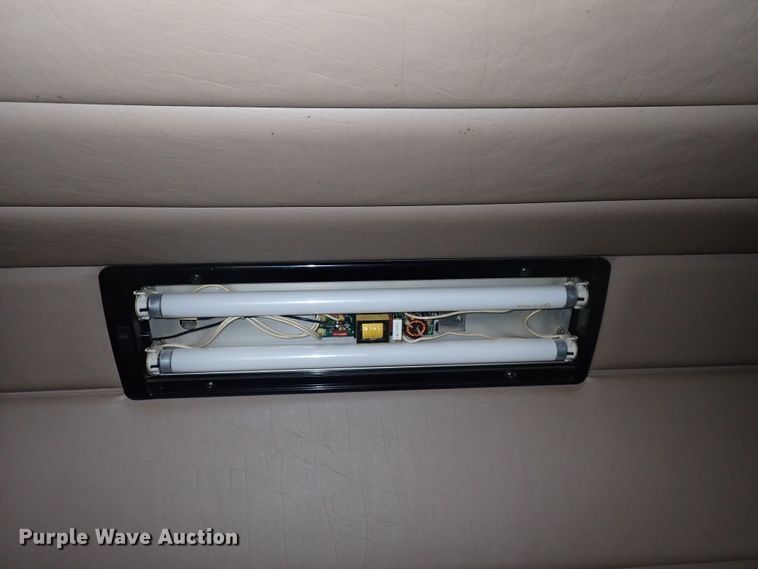 image for item DJ5675 2007 Peterbilt 386  semi truck