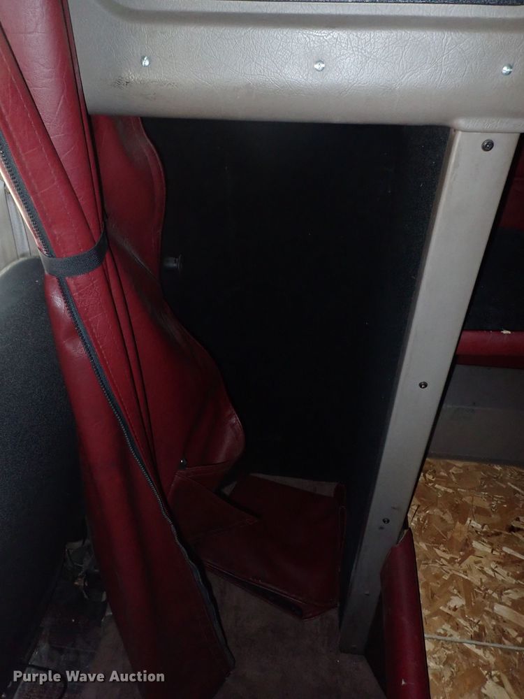 image for item DJ5675 2007 Peterbilt 386  semi truck