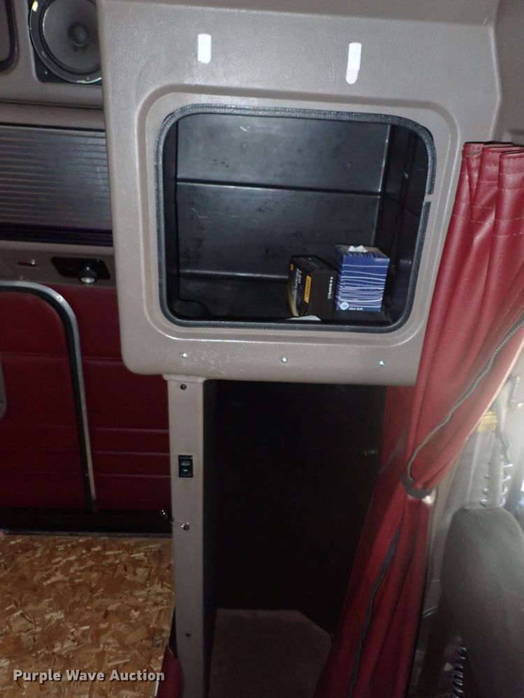 image for item DJ5675 2007 Peterbilt 386  semi truck