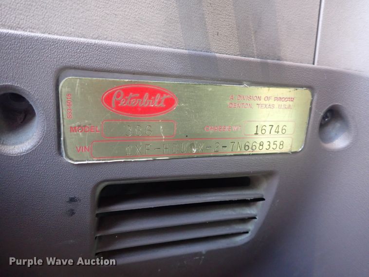 image for item DJ5675 2007 Peterbilt 386  semi truck