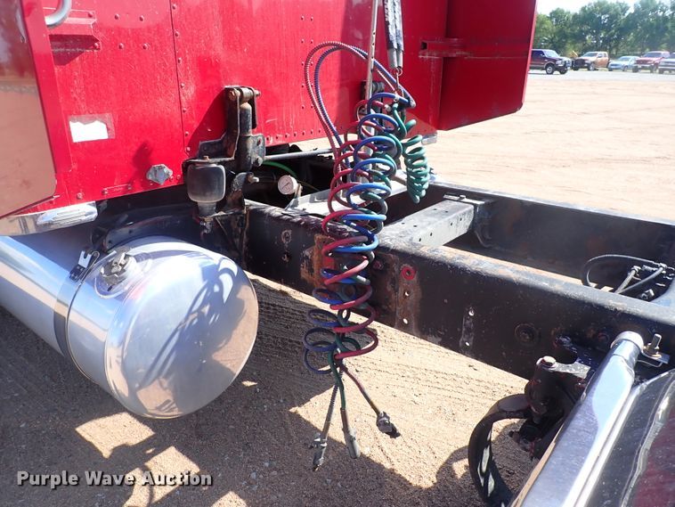 image for item DJ5675 2007 Peterbilt 386  semi truck