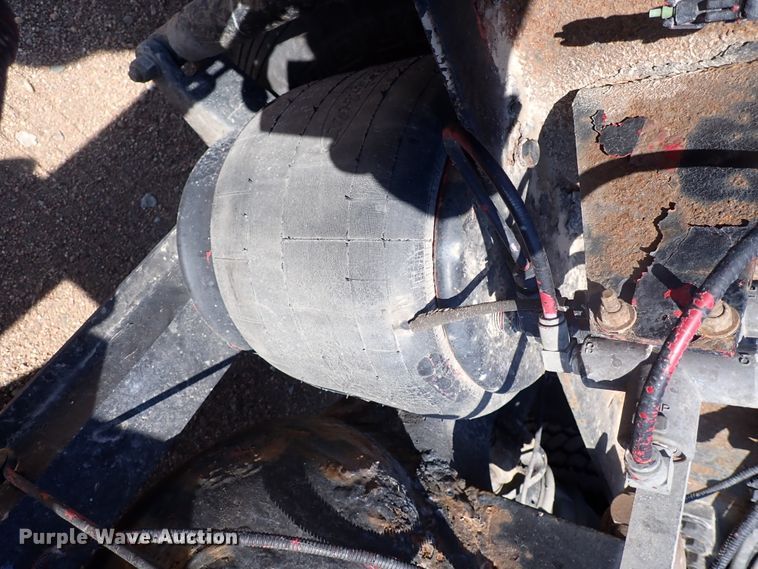 image for item DJ5675 2007 Peterbilt 386  semi truck