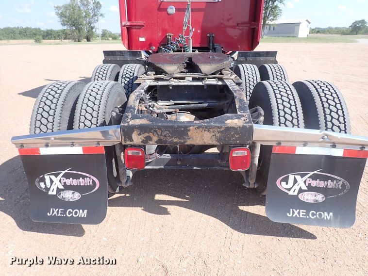 image for item DJ5675 2007 Peterbilt 386  semi truck