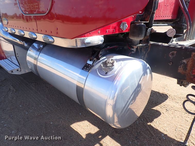 image for item DJ5675 2007 Peterbilt 386  semi truck