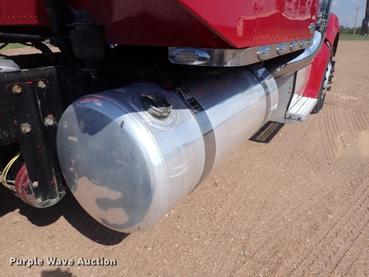 image for item DJ5675 2007 Peterbilt 386  semi truck