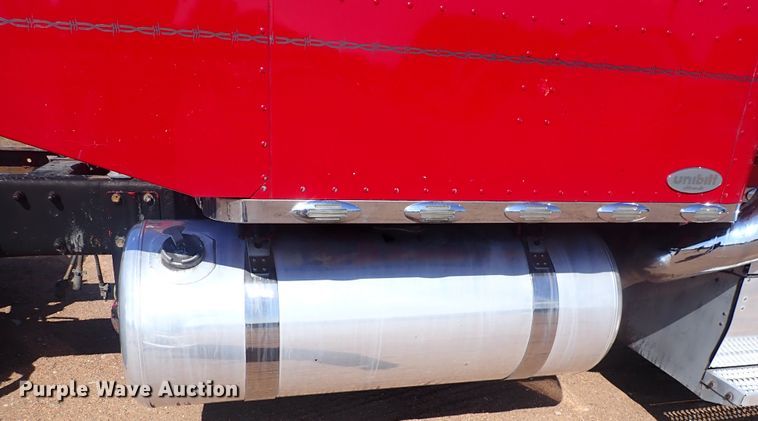 image for item DJ5675 2007 Peterbilt 386  semi truck