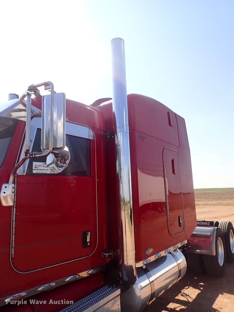 image for item DJ5675 2007 Peterbilt 386  semi truck