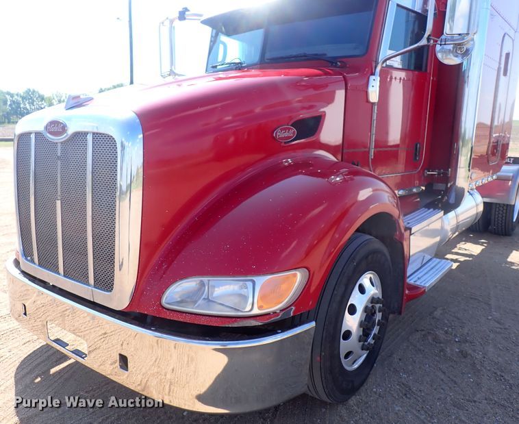 image for item DJ5675 2007 Peterbilt 386  semi truck