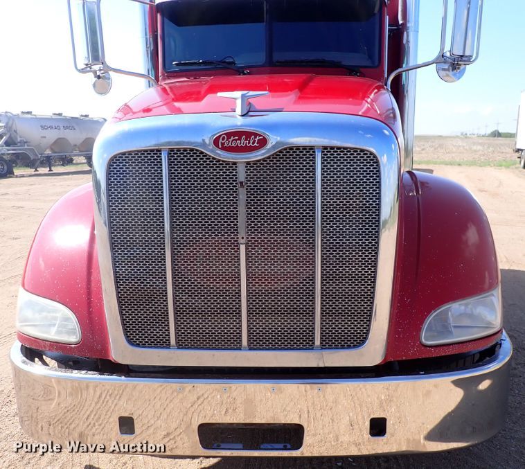 image for item DJ5675 2007 Peterbilt 386  semi truck