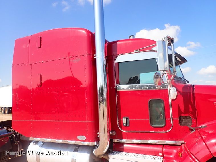 image for item DJ5675 2007 Peterbilt 386  semi truck