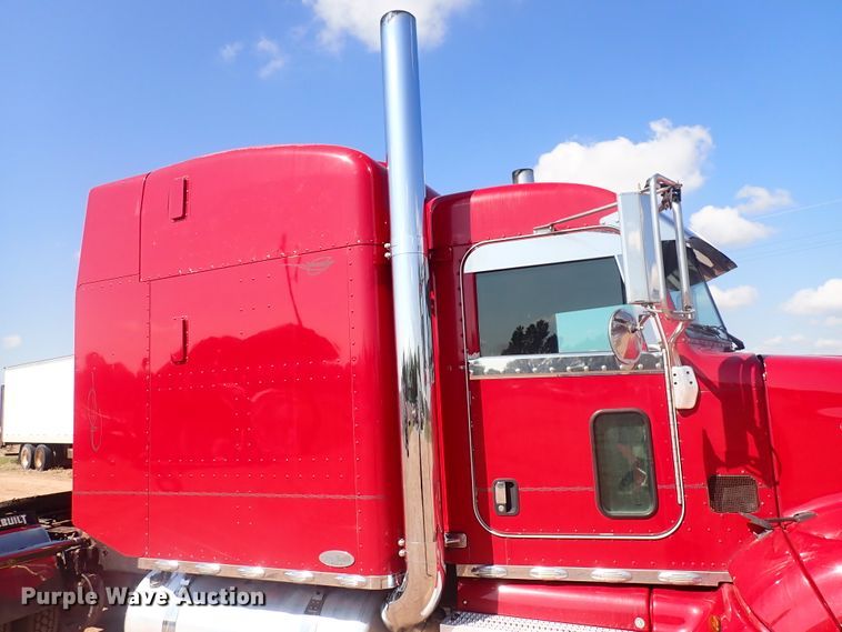 image for item DJ5675 2007 Peterbilt 386  semi truck