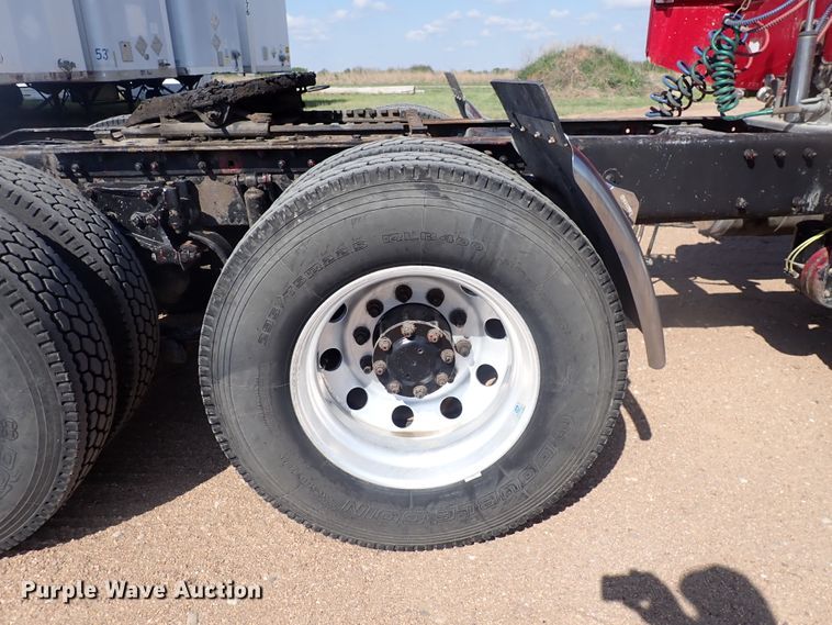 image for item DJ5675 2007 Peterbilt 386  semi truck