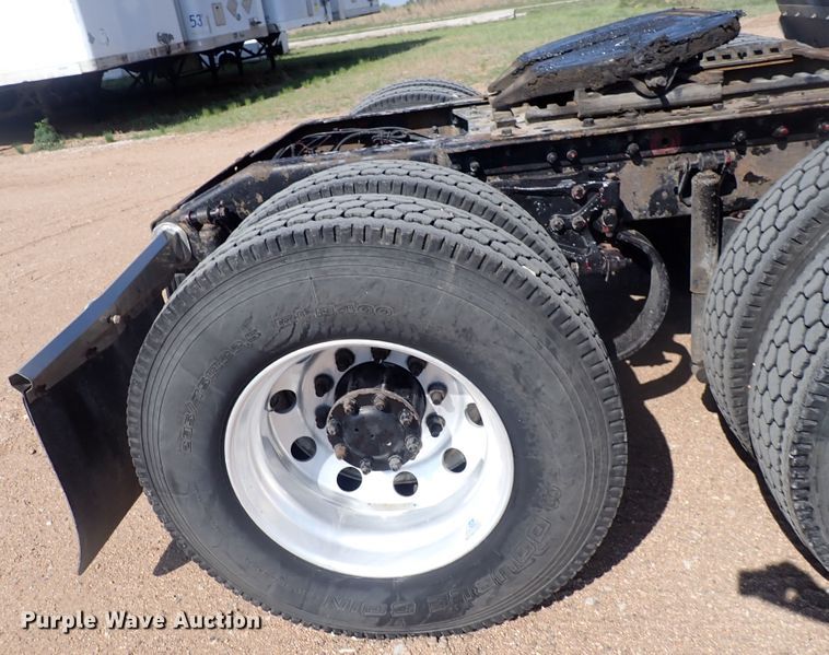 image for item DJ5675 2007 Peterbilt 386  semi truck