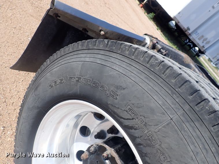 image for item DJ5675 2007 Peterbilt 386  semi truck