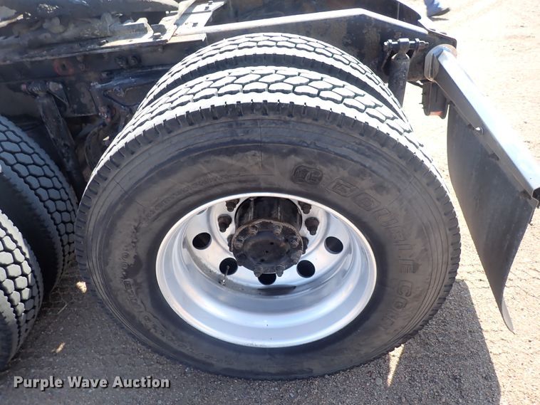 image for item DJ5675 2007 Peterbilt 386  semi truck