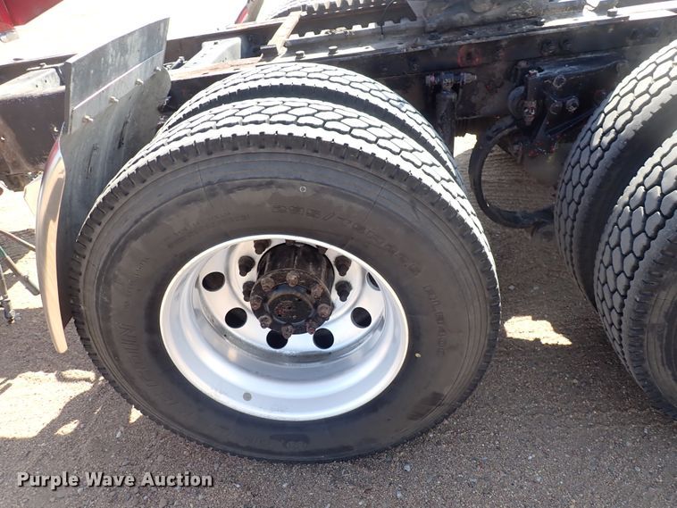 image for item DJ5675 2007 Peterbilt 386  semi truck