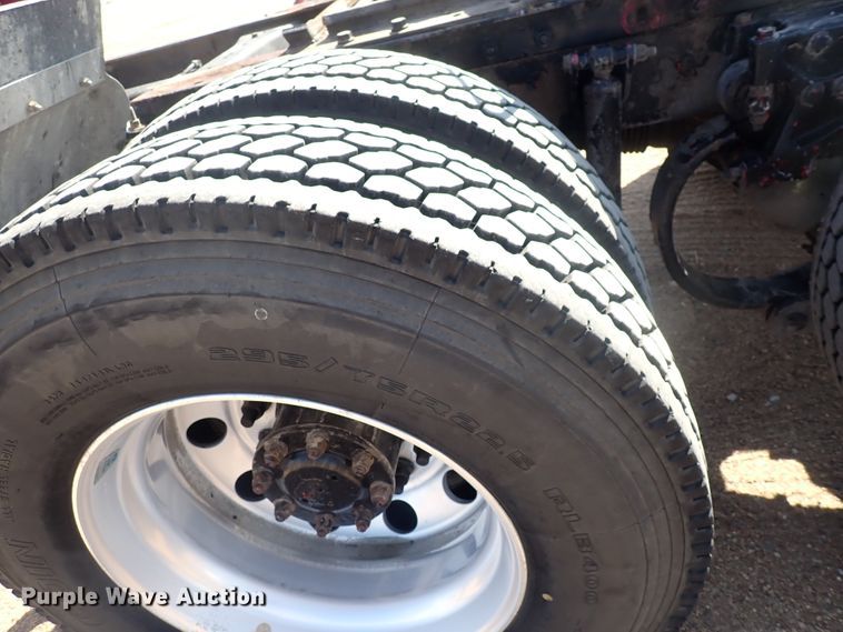 image for item DJ5675 2007 Peterbilt 386  semi truck