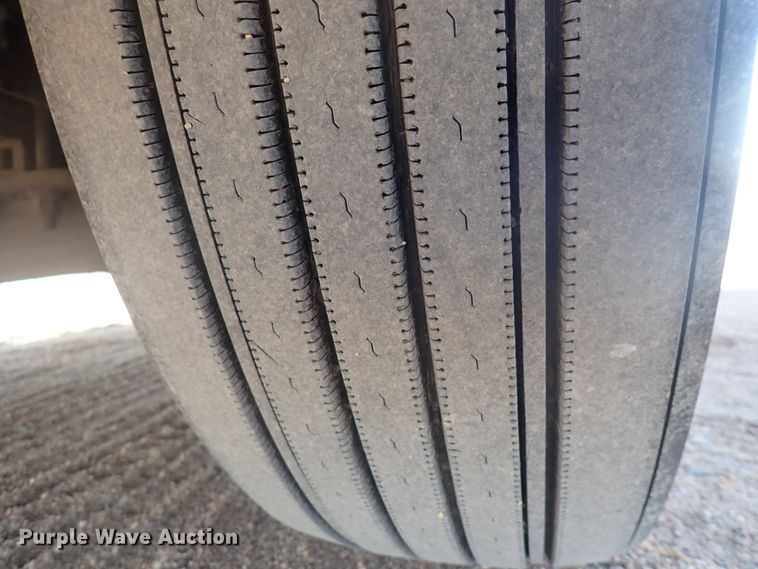 image for item DJ5675 2007 Peterbilt 386  semi truck