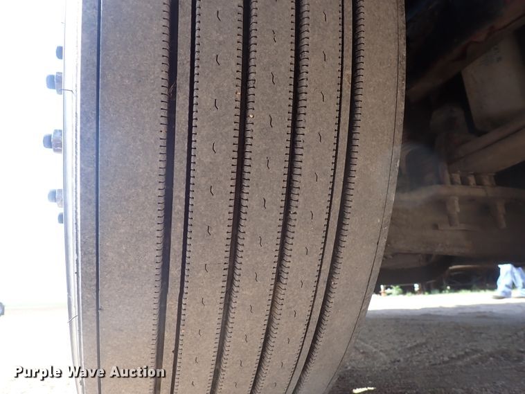 image for item DJ5675 2007 Peterbilt 386  semi truck