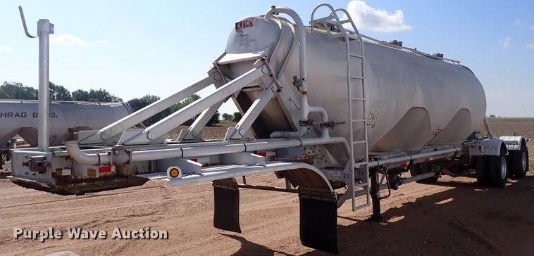 image for item DJ5679 1999 Heil  pneumatic dry bulk trailer