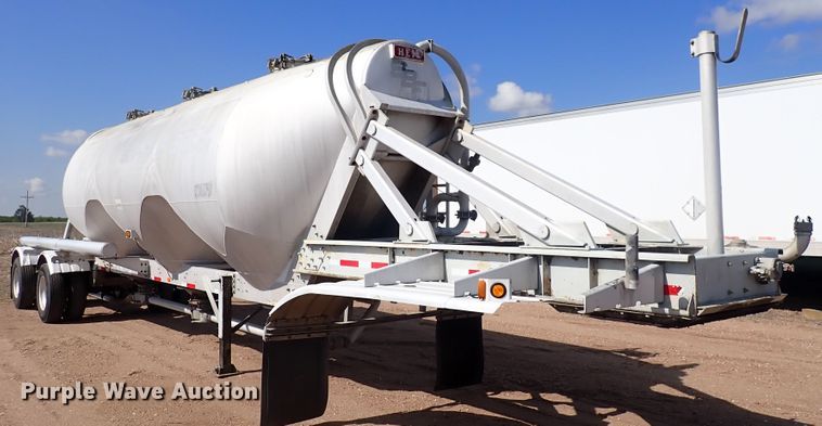 image for item DJ5679 1999 Heil  pneumatic dry bulk trailer