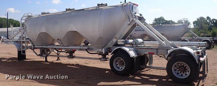 image for item DJ5679 1999 Heil  pneumatic dry bulk trailer
