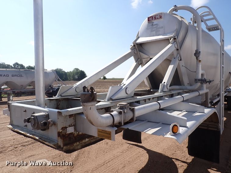 image for item DJ5679 1999 Heil  pneumatic dry bulk trailer