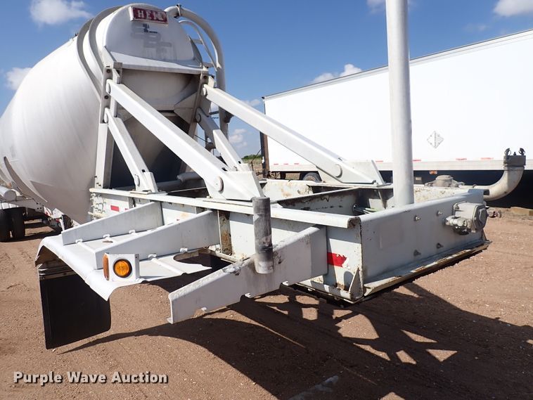 image for item DJ5679 1999 Heil  pneumatic dry bulk trailer