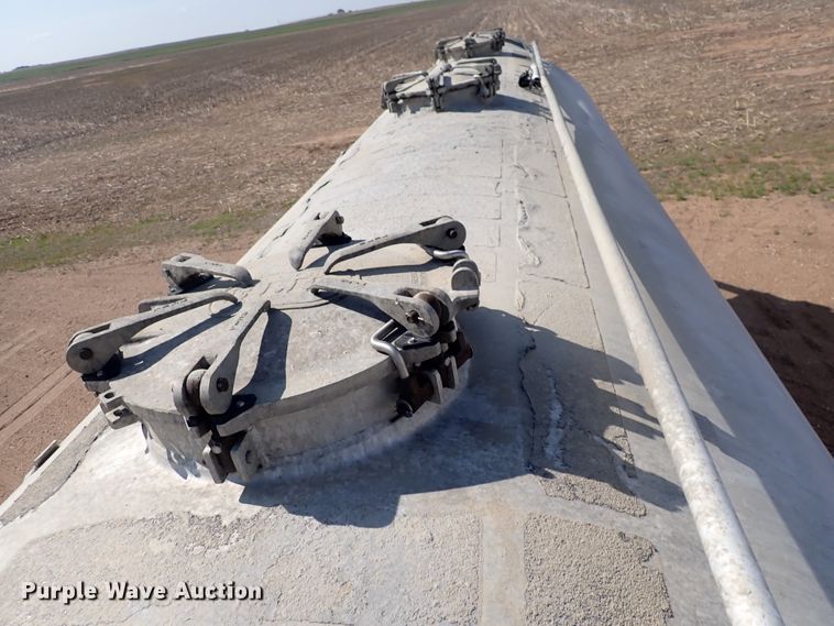 image for item DJ5679 1999 Heil  pneumatic dry bulk trailer