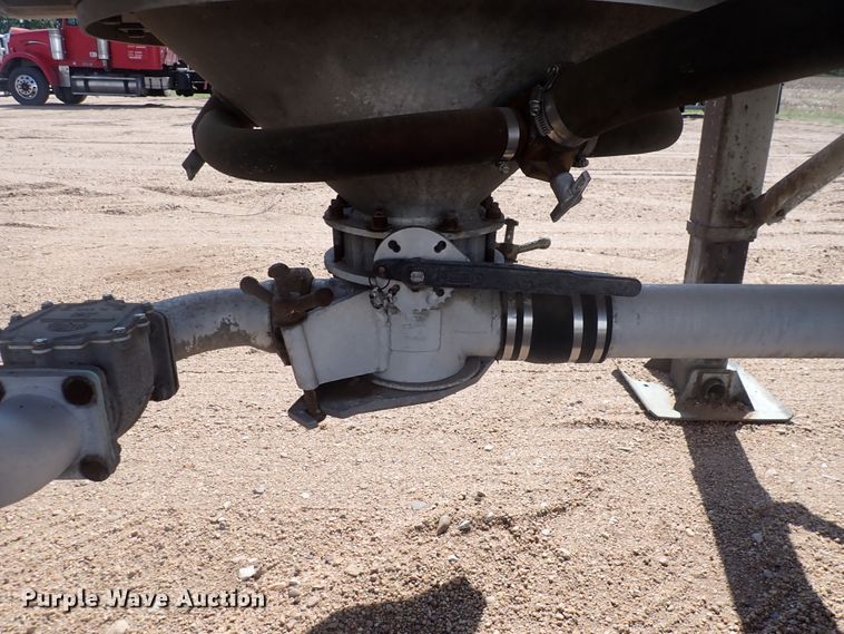 image for item DJ5679 1999 Heil  pneumatic dry bulk trailer