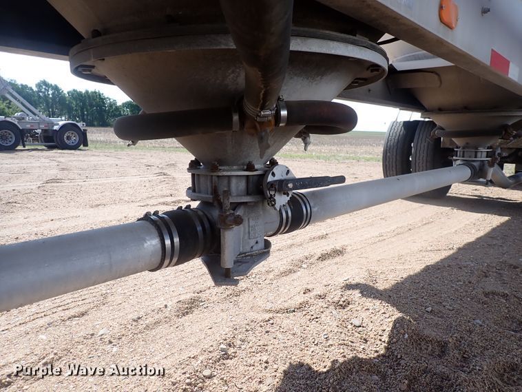 image for item DJ5679 1999 Heil  pneumatic dry bulk trailer