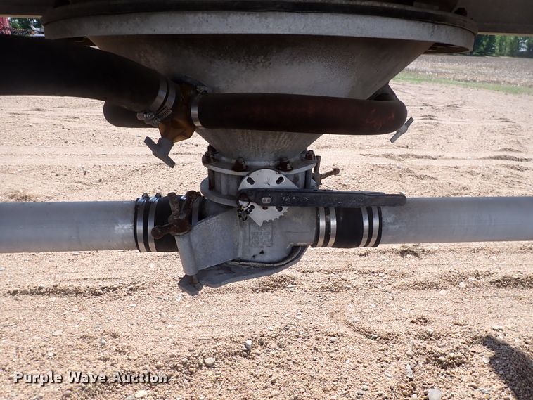 image for item DJ5679 1999 Heil  pneumatic dry bulk trailer