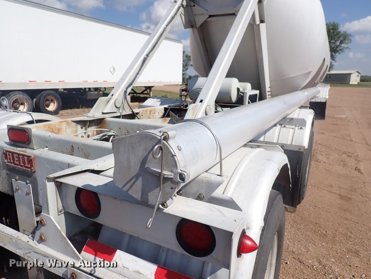 image for item DJ5679 1999 Heil  pneumatic dry bulk trailer