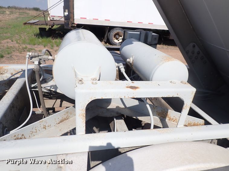 image for item DJ5679 1999 Heil  pneumatic dry bulk trailer
