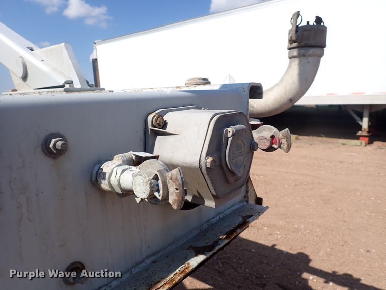 image for item DJ5679 1999 Heil  pneumatic dry bulk trailer