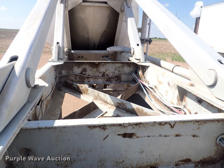 image for item DJ5679 1999 Heil  pneumatic dry bulk trailer