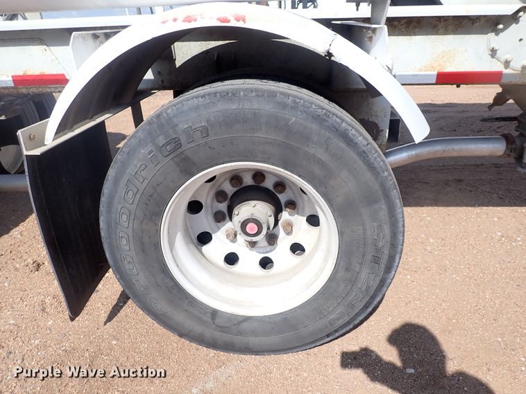 image for item DJ5679 1999 Heil  pneumatic dry bulk trailer