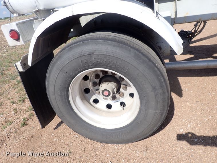 image for item DJ5679 1999 Heil  pneumatic dry bulk trailer