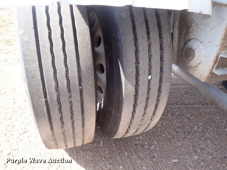 image for item DJ5679 1999 Heil  pneumatic dry bulk trailer