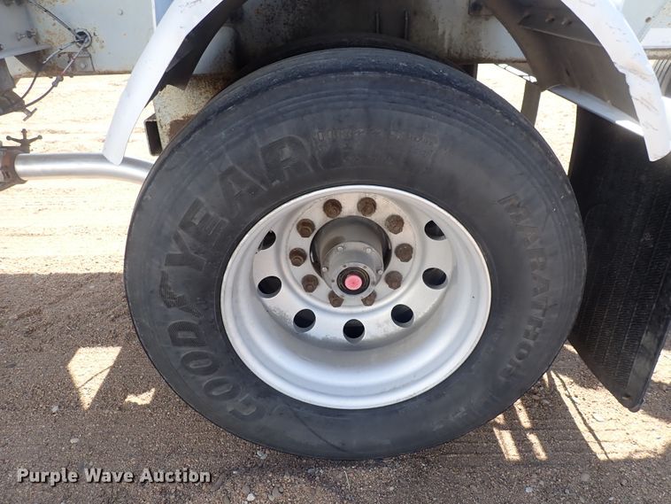 image for item DJ5679 1999 Heil  pneumatic dry bulk trailer