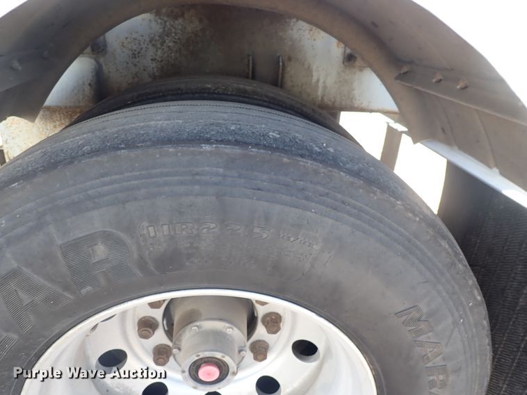 image for item DJ5679 1999 Heil  pneumatic dry bulk trailer