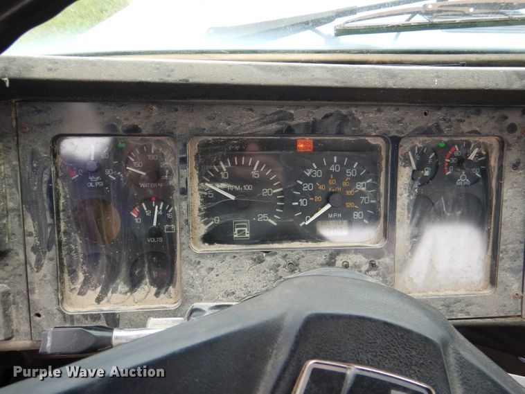 image for item DL8097 1994 White GMC WG  semi truck