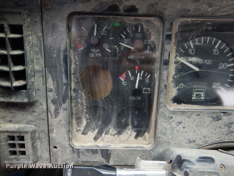 image for item DL8097 1994 White GMC WG  semi truck