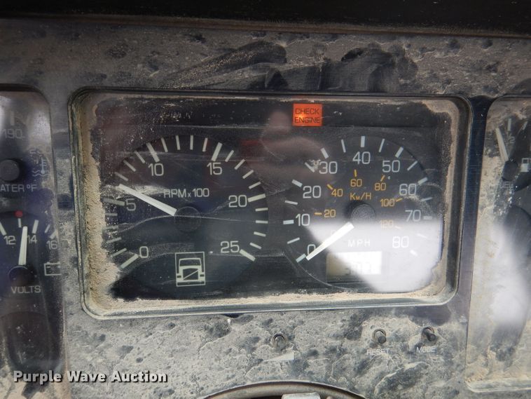 image for item DL8097 1994 White GMC WG  semi truck