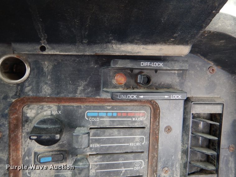 image for item DL8097 1994 White GMC WG  semi truck