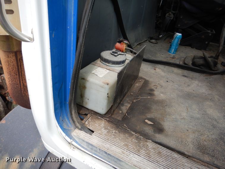 image for item DL8097 1994 White GMC WG  semi truck