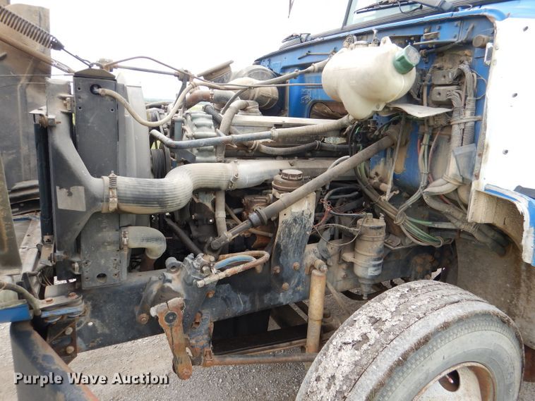 image for item DL8097 1994 White GMC WG  semi truck